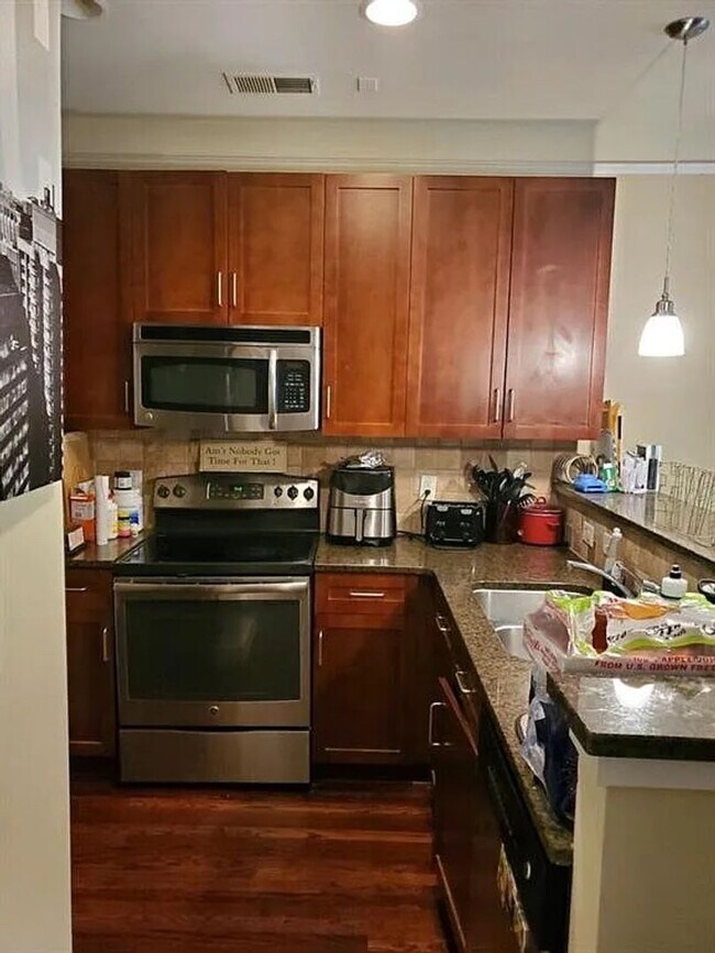 Building Photo - 2/2.5 Townhome w/ Balcony in Great Location Close to GA Tech, Midtown, and Buckhead!