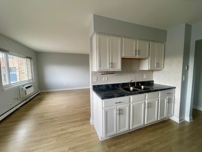 Foto del edificio - 8635 W Foster Ave