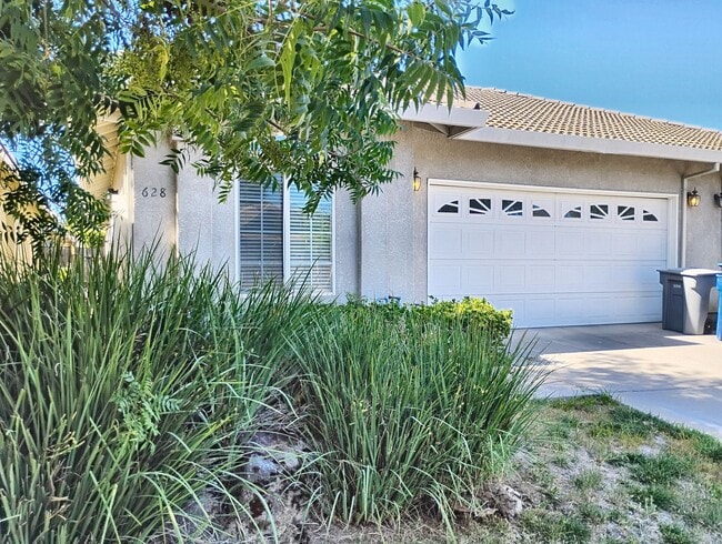 Photo - 3-Bedroom, 2-Bath Single-Story Home for Rent — 628 Gateway Dr, Merced