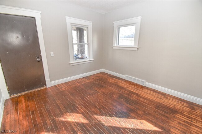 Building Photo - 2215 Hood Ave