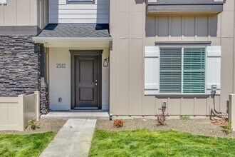 Building Photo - 2512 E Blue Tick St