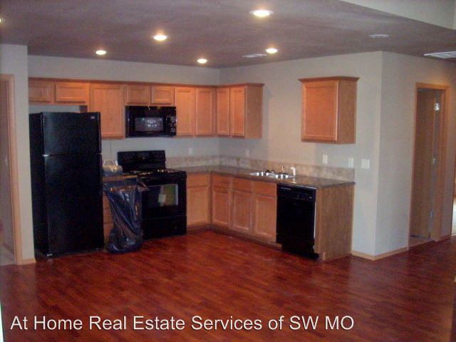 Building Photo - 632 Rilynn Ave
