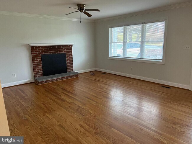 Building Photo - 810 Wisteria Dr