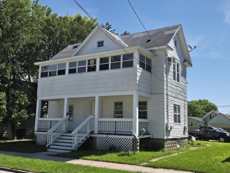 Primary Photo - 526 Madison St