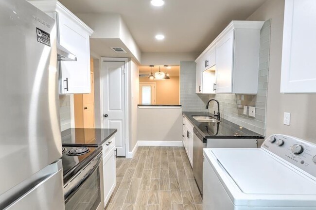Foto del edificio - 7822 Grove Ridge Dr