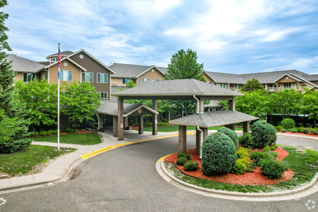 Primary Photo - The Lodge at White Bear