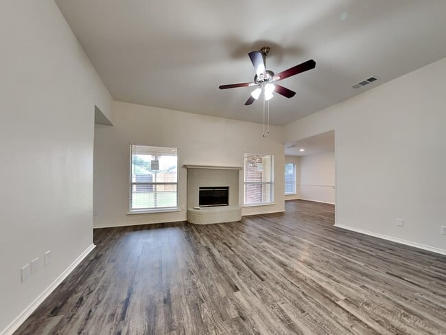 Building Photo - 533 Asbury Dr