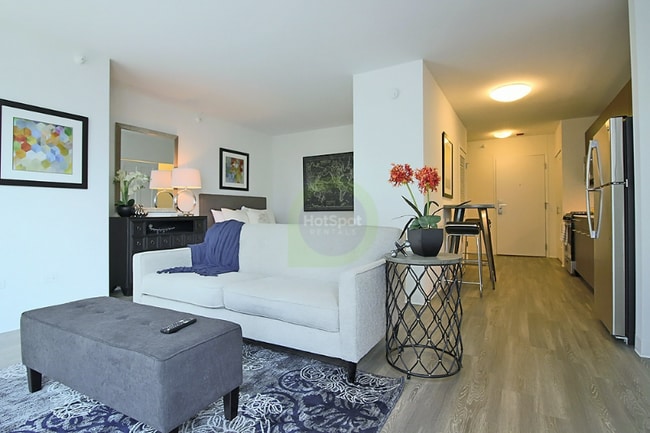 Photo - 647 N Wells St Apartment