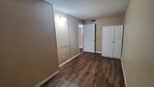 Building Photo - 149 Lakeside Hills Loop