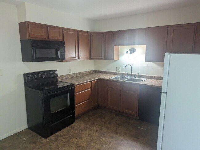 Building Photo - 2205 Dale Dr
