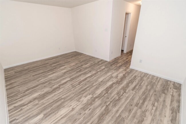 Building Photo - 2822 Junction Dr