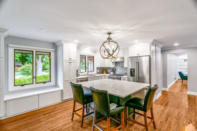 Foto del edificio - 2525 Troy Ln N