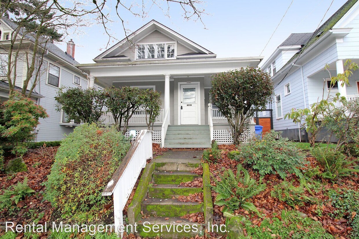 Foto principal - 4 br, 2 bath House - 2345 SE Salmon St
