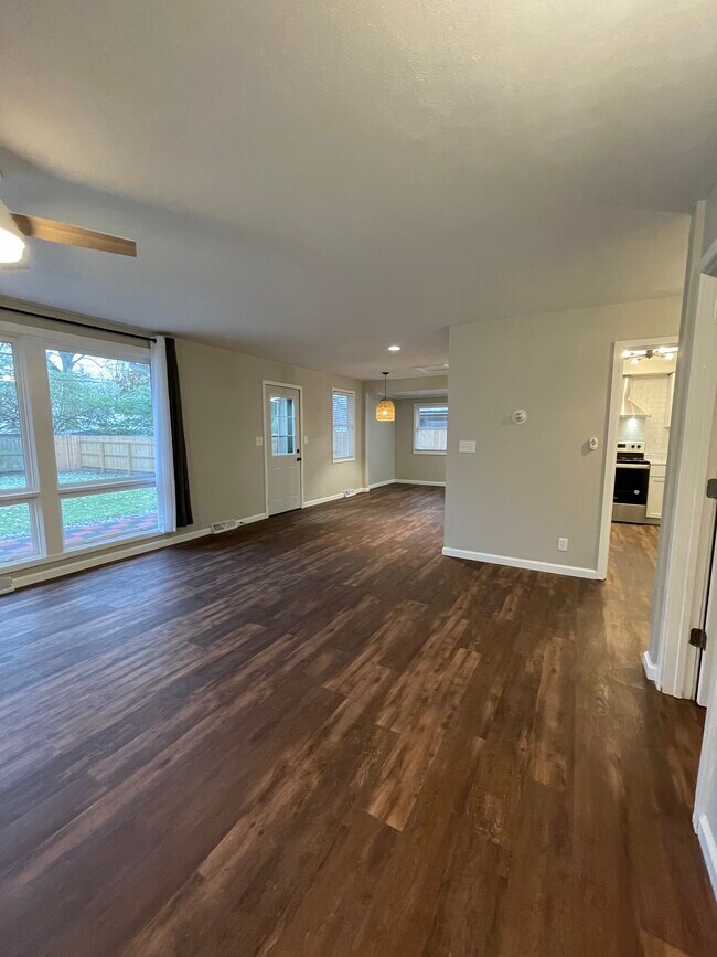 Foto del edificio - 1605 Oxford Dr