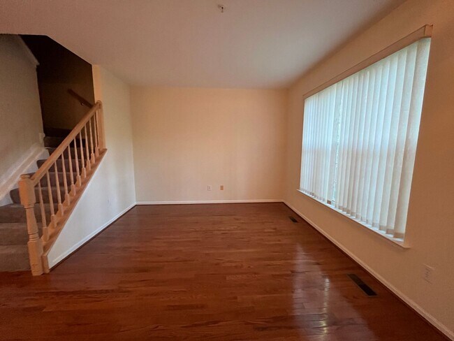 Foto del edificio - Spacious 3 BR / 2.5 BA Townhome in Washingtonian Center! End of Year Promotion! Enjoy half off yo...