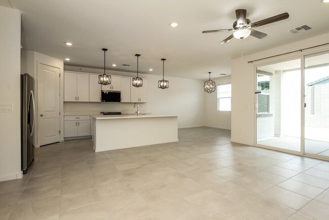 Foto del edificio - 24466 Grove St