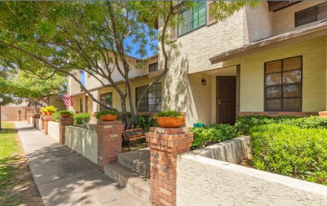 Photo - 170 E Guadalupe Rd Townhome