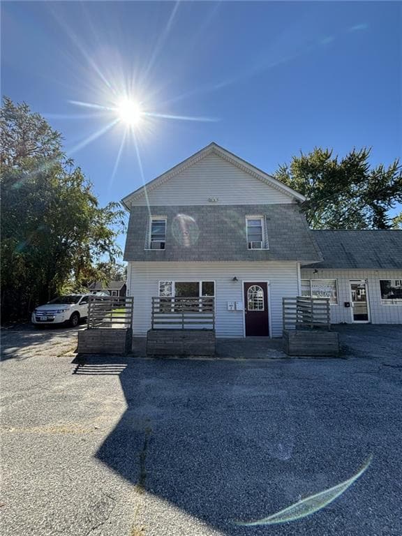 Building Photo - 865 W Shore Rd