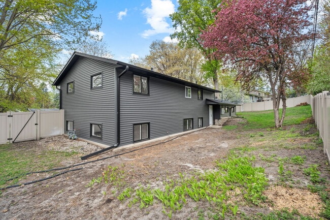 Building Photo - 60 Inglewood St