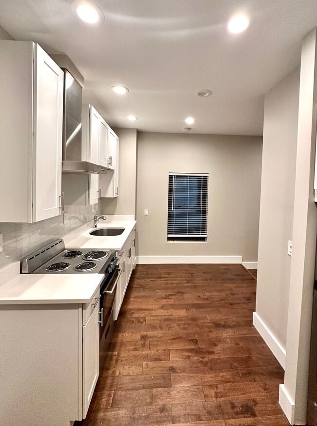 Building Photo - 33-39 Maverick Square