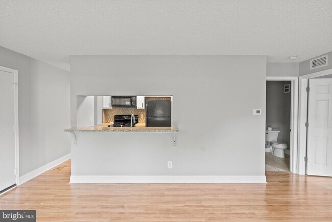 Building Photo - 609 Woodhollow Dr