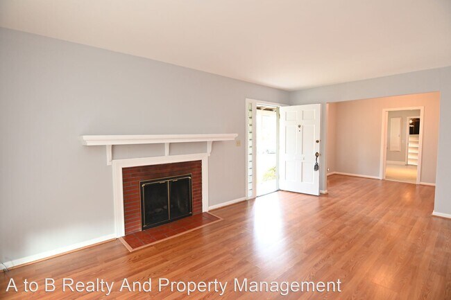 Building Photo - 3 br, 1 bath House - 2466 Beechwood Ave
