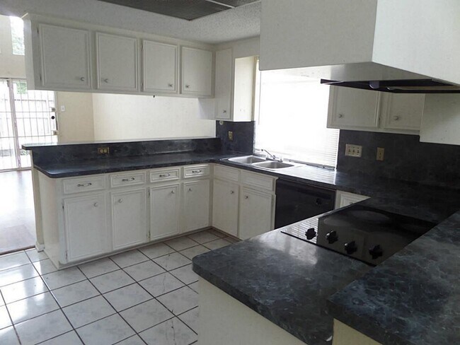 Building Photo - 10735 Braes Forest Dr