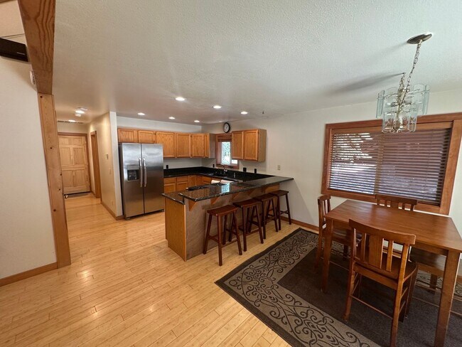 Foto del edificio - Three Bed, Two Bath Home In Prosser With Two Car Garage