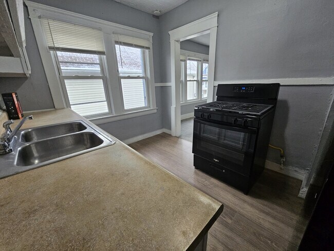 Foto del edificio - 10602 Earle Ave