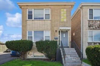 Building Photo - 4951 W Foster Ave