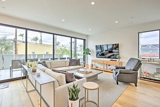 Building Photo - 1010 5th St