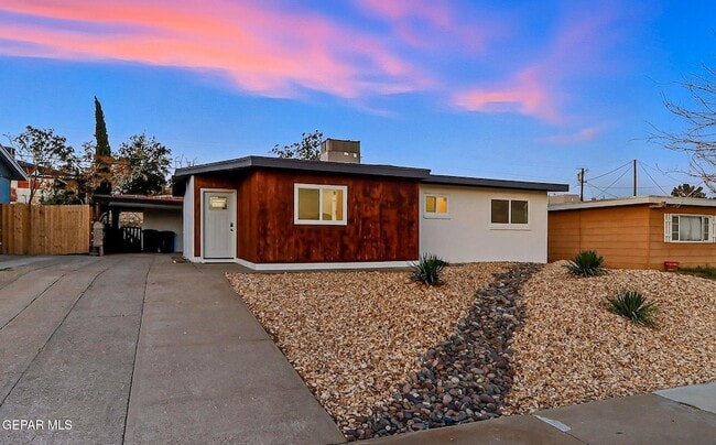 Foto del edificio - 6251 Arapaho Rd