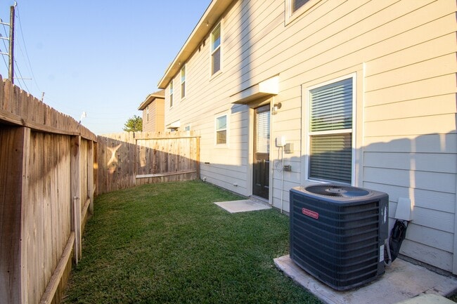 Building Photo - 13006 Bella Vida Ln