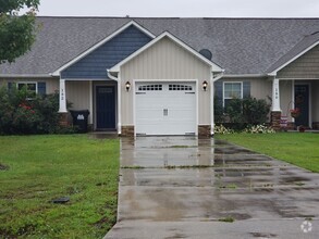 Building Photo - 182 Pine Hollow Rd