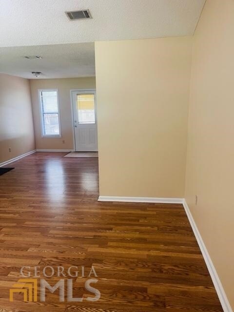 Foto del edificio - 144 Creekwood Cir