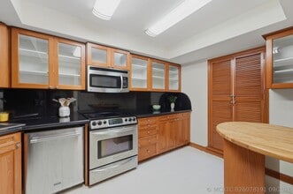 Building Photo - 1700 Presidential Way