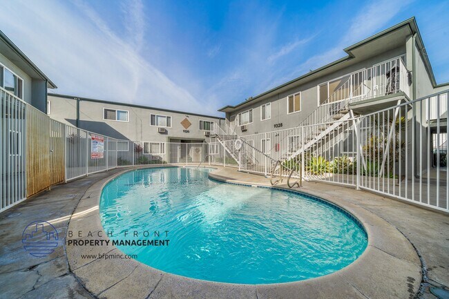 Foto del edificio - 9320-9330 Elm Vista Dr.