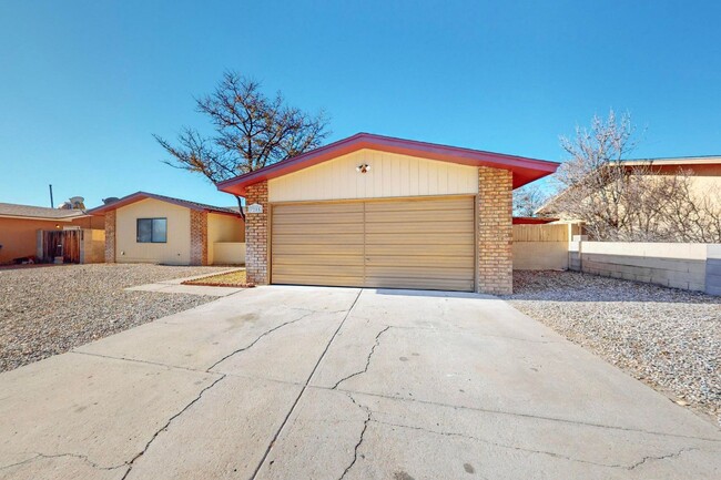 Building Photo - Taylor Ranch 4/BD 2/BA 2/CG