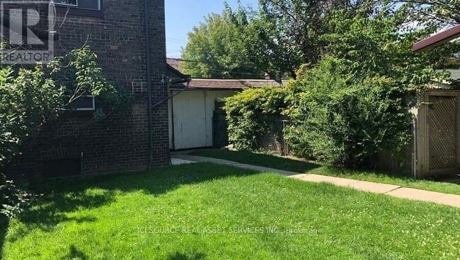 Building Photo - 486 Clinton St