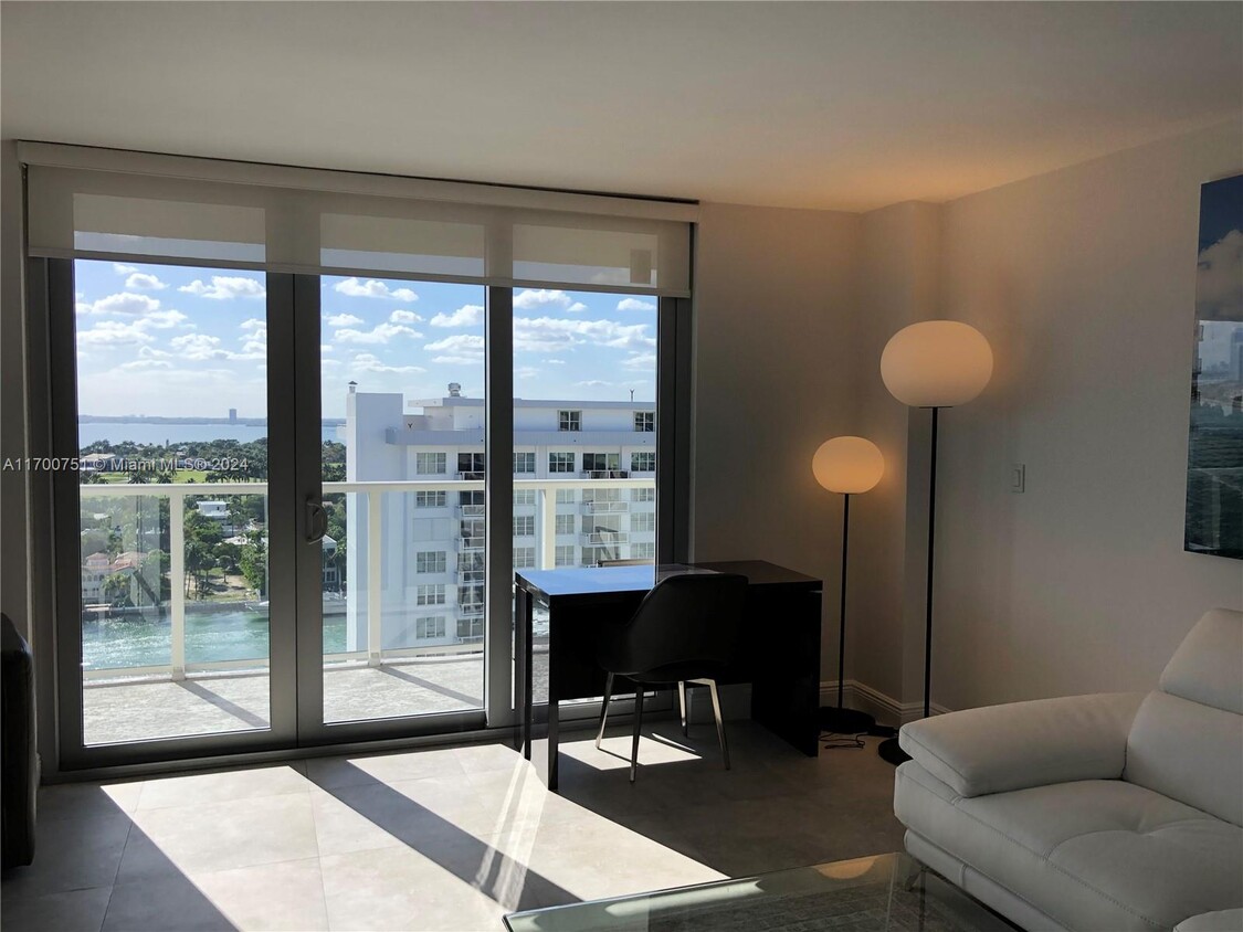 Foto principal - 5701 Collins Ave