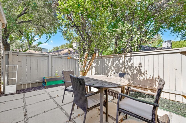 Building Photo - 1422 Chardonnay Dr