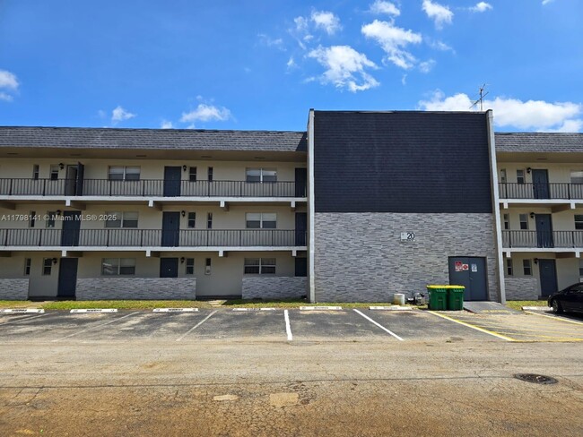Building Photo - 8020 Fairview Dr