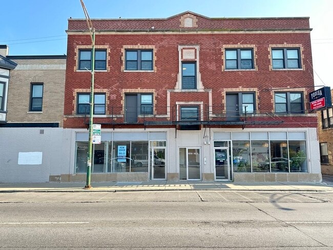 Building Photo - 3409 W Fullerton Ave