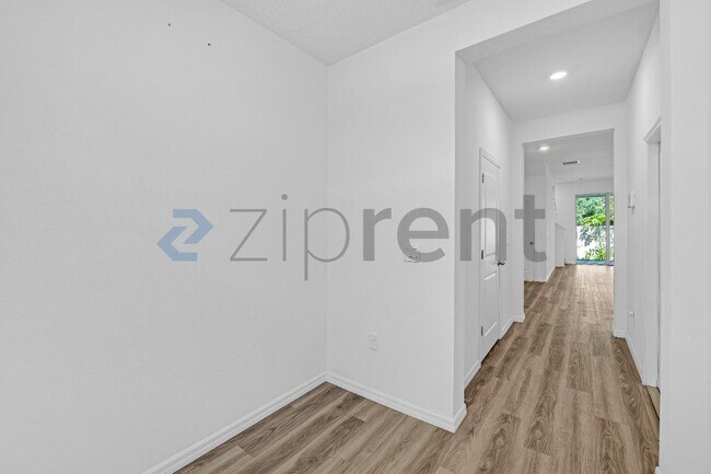 Building Photo - Unit