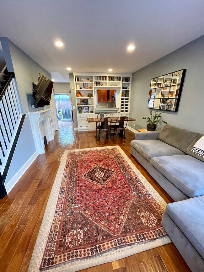 Living / Dining - 2640 Catharine St
