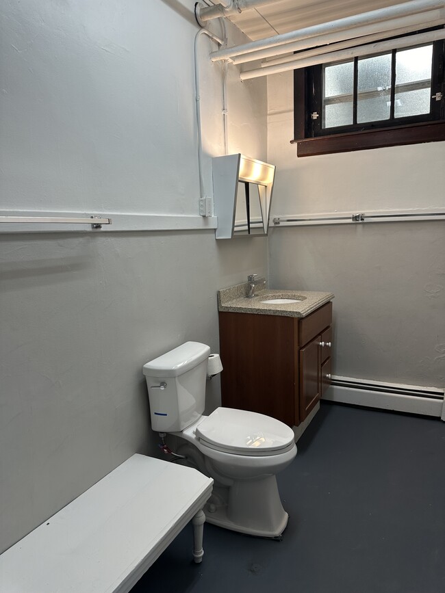 bathroom, shower only - 119 Lafayette Ave NE