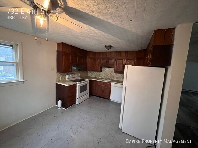 Building Photo - Available Now! 3 Bedroom/ 1 bath in South ...