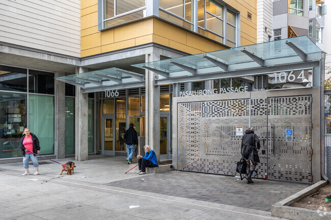 Entrada - 1064-1068 Mission St