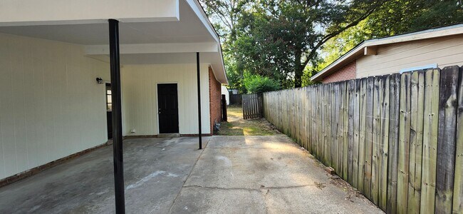 Foto del edificio - 3 bedroom home near Ft Moore!