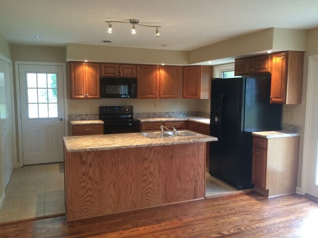 Foto del edificio - Charming 4 bedroom 2 bathroom home